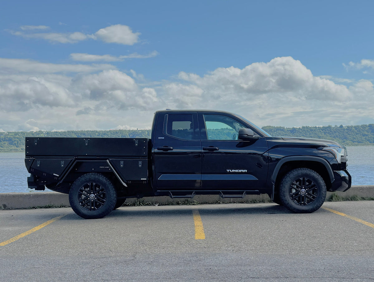 Plateforme pour campeur porté Freeland sur Toyota Tundra 3e génération - vue de côté