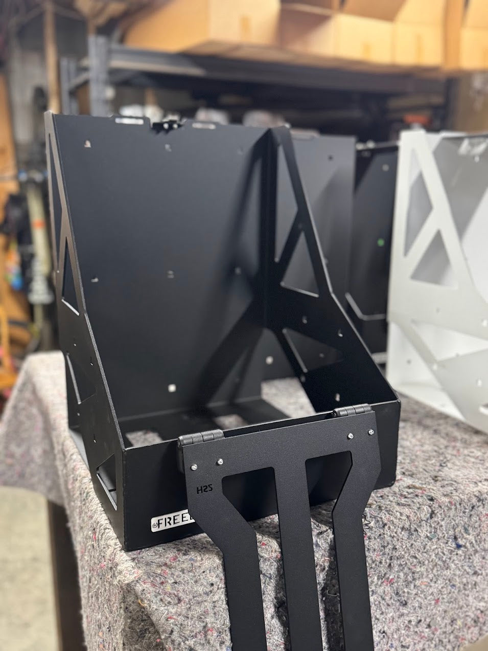 Double aluminum jerry can holder