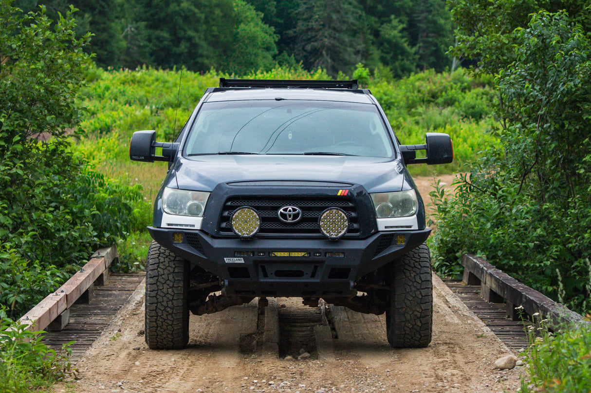 Pare-chocs avant Freeland sur Toyota Tundra 2008, vue de face